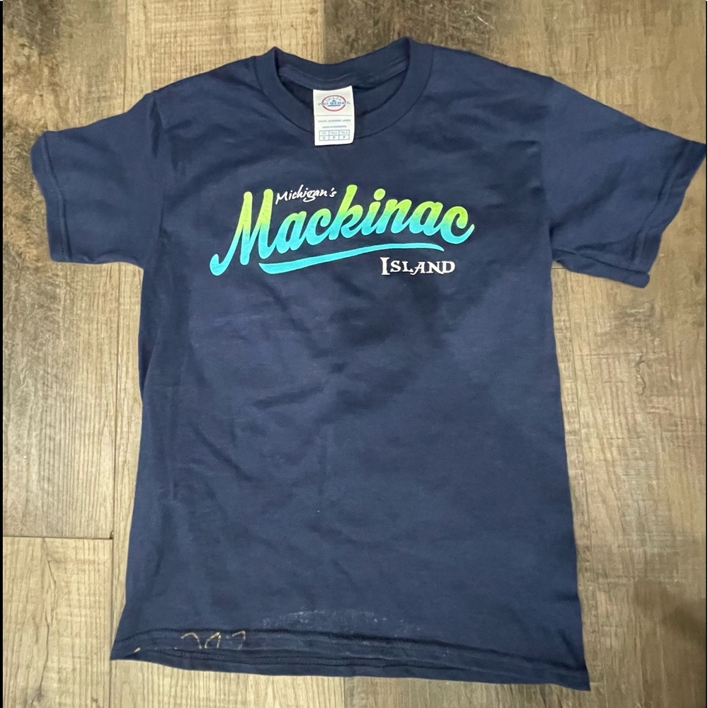 Navy blue size youth small Michigan Mackinac Island short sleeve tee